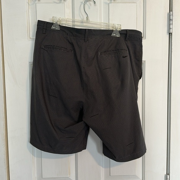 Nike golf shorts men’s size 38 black and grey stripes - Picture 4 of 5